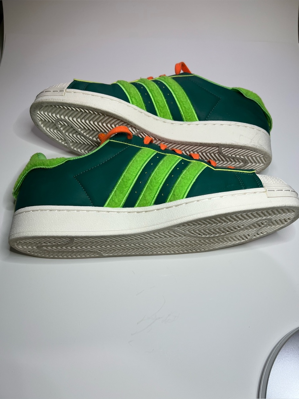 Adidas Superstar South Park edition “Kyle”. Men’s size 13. - Picture 5 of 10